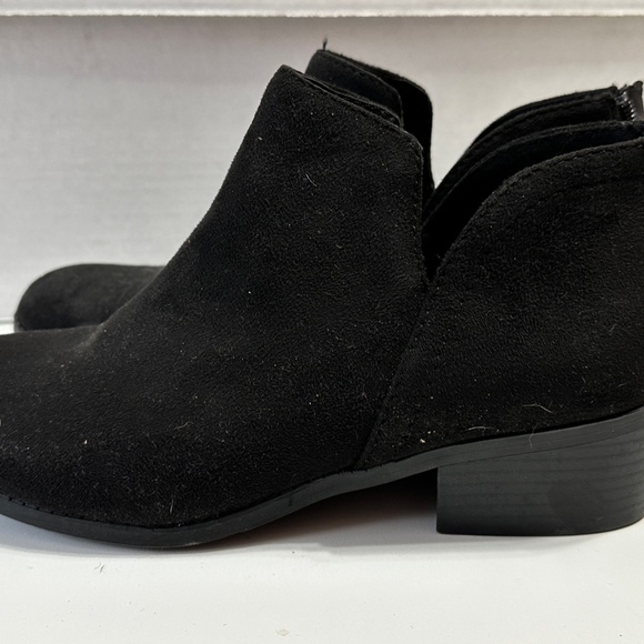 Women's Black Booties Size 8 - Picture 3 of 3